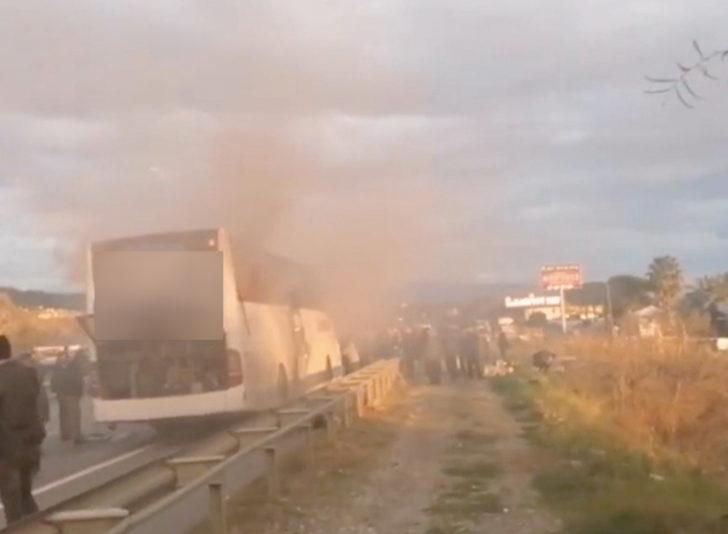 Antalya'da seyir halindeki yolcu otobüsünde yangın!  G3