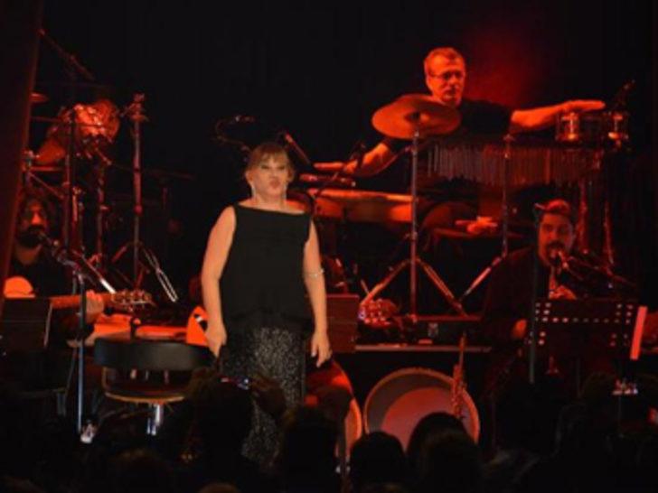 Sezen Aksu'dan 'özgürlük' çağrısı G1