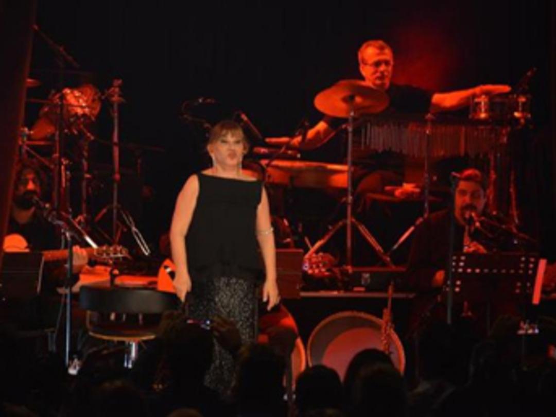 Sezen Aksu'dan '&ouml;zg&uuml;rl&uuml;k' &ccedil;ağrısı