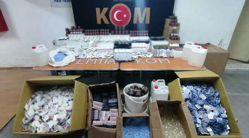 İzmir'de cinsel içerikli kaçak ürün operasyonu! Son yılların en büyüğü