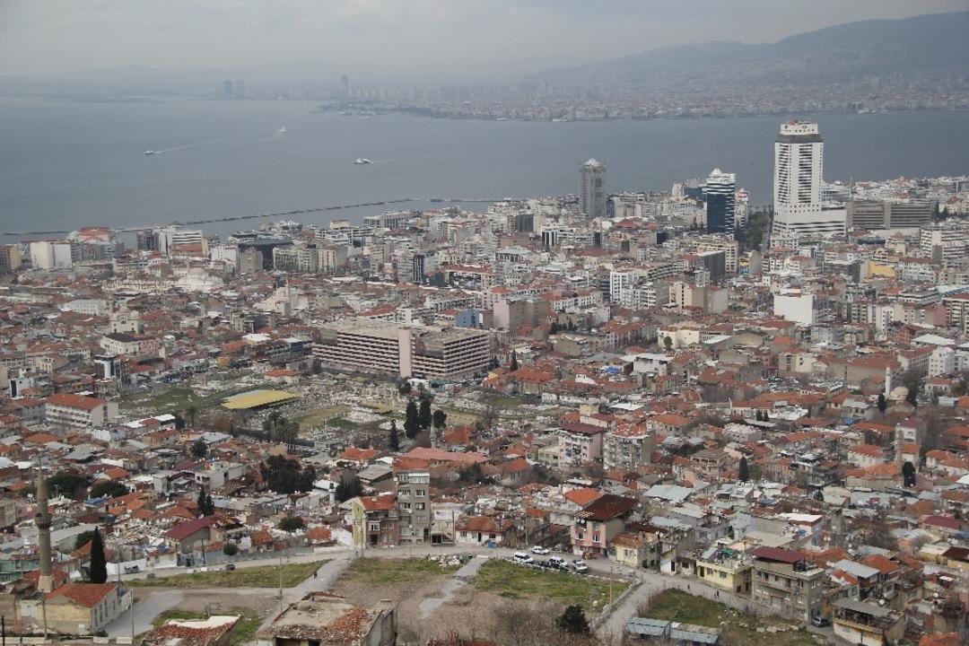 İzmir için deprem uyarısı: Kent merkezinden 13 aktif fay hattı geçiyor