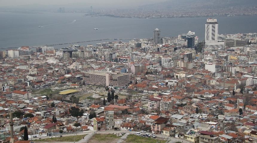 İzmir için deprem uyarısı: Kent merkezinden 13 aktif fay hattı geçiyor