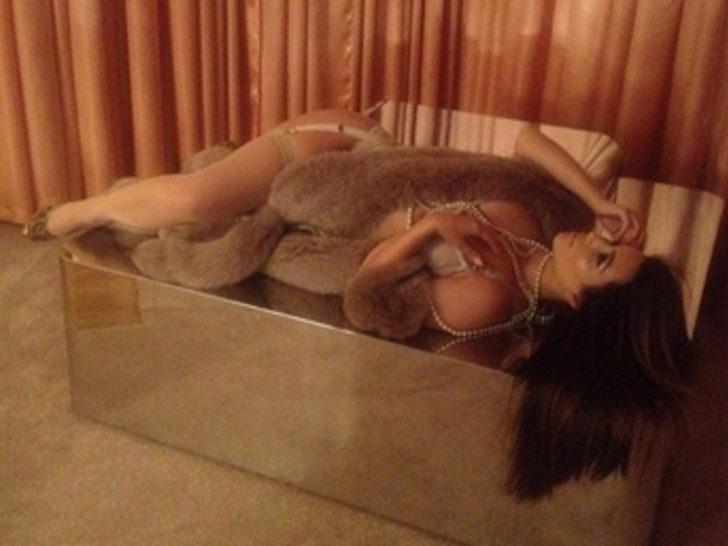 Kim Kardashian'dan cesur pozlar G2