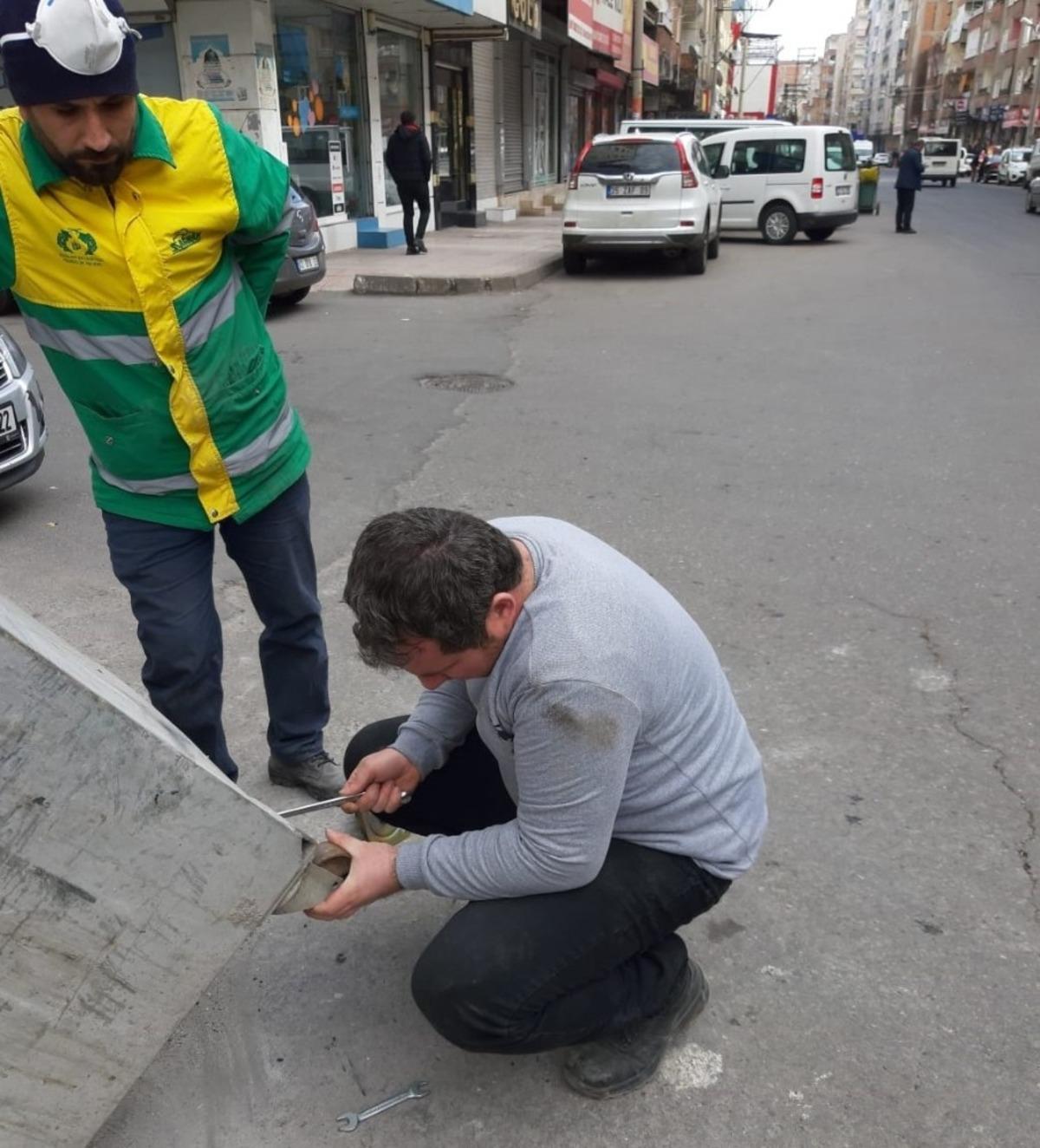 &Ccedil;&ouml;p konteynerlerinin bakımı yapılarak tasarruf sağlanıyor