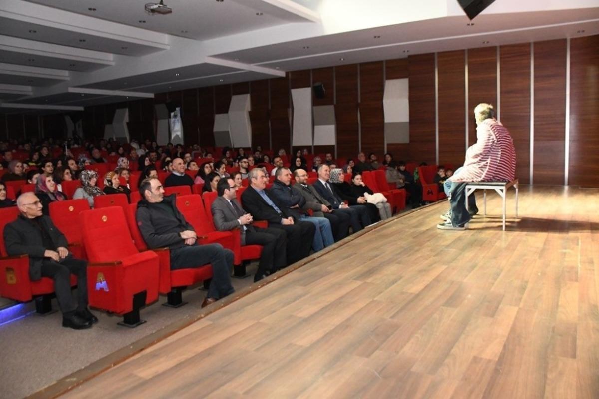 Ziyafet sofrası İneg&ouml;ll&uuml;leri kahkahaya boğdu