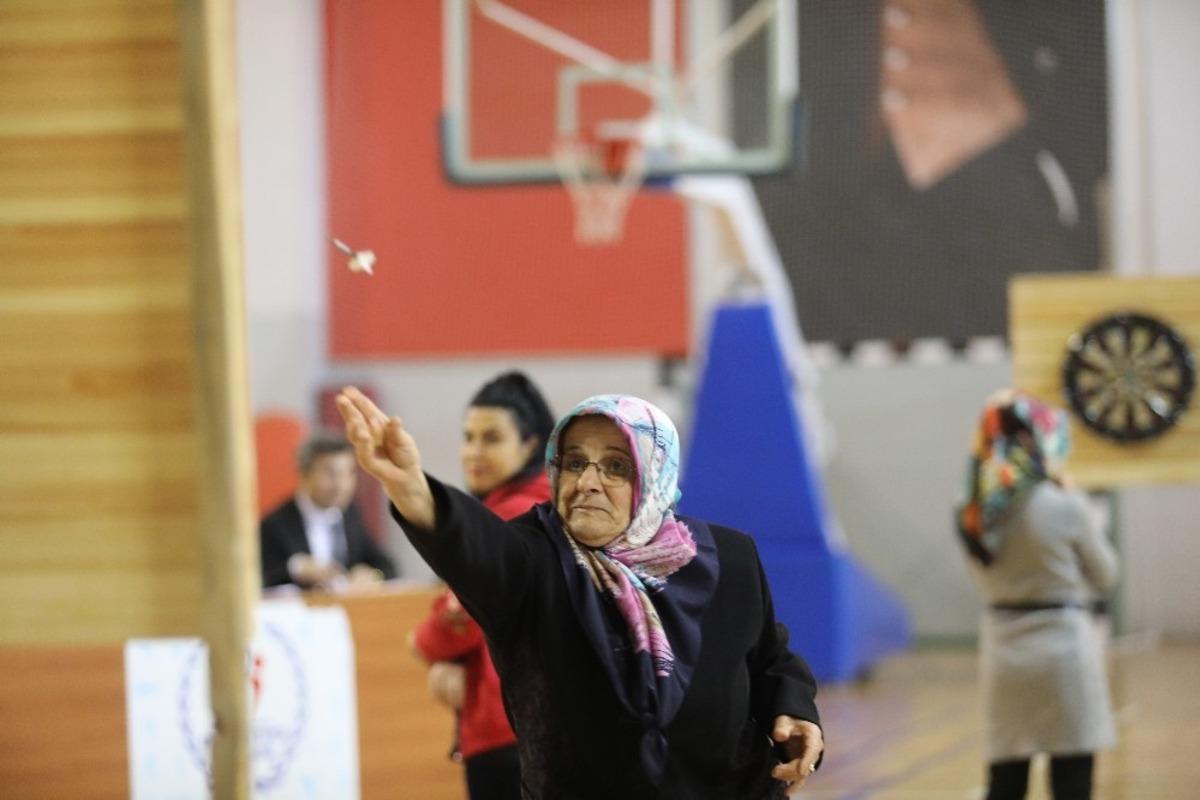 Sincan&rsquo;da konaklar arasında dart turnuvası