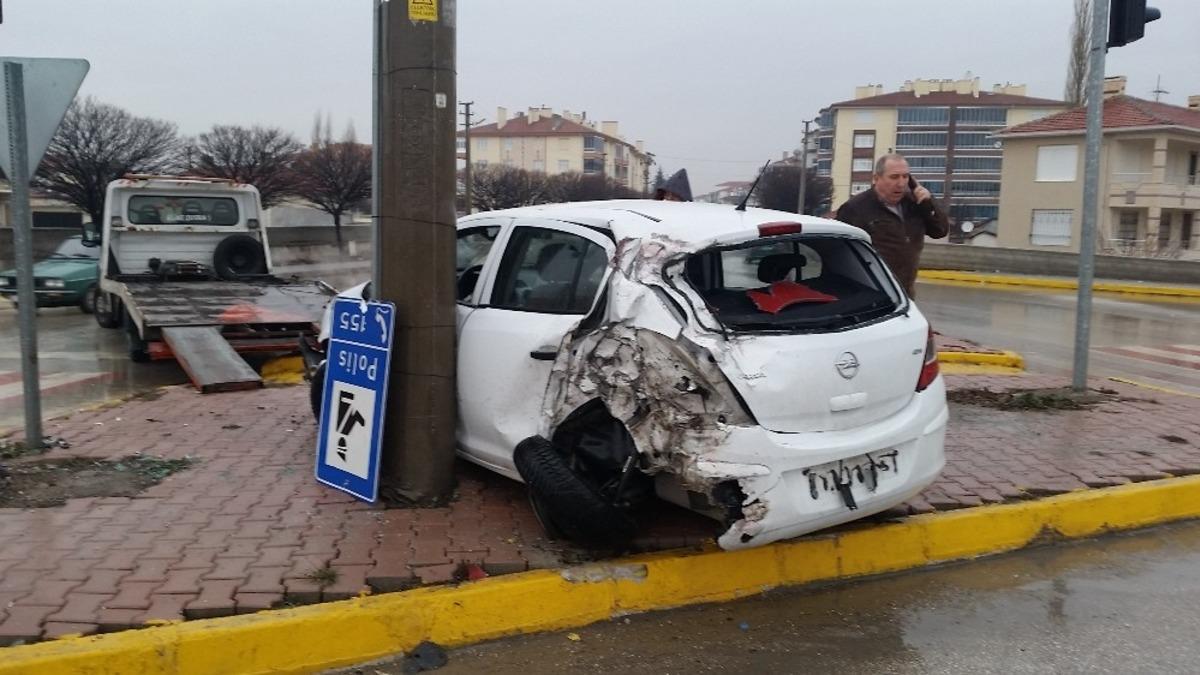 Konya&rsquo;da tır otomobille &ccedil;arpıştı: 1 yaralı