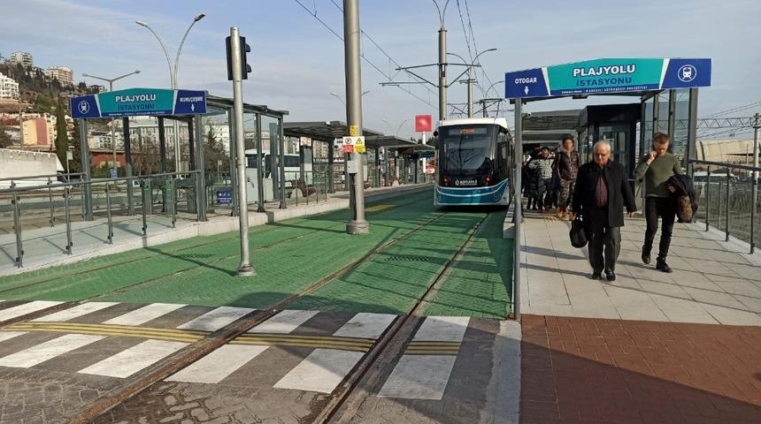 Playjolu Ak&ccedil;aray durağı 100 bin yolcuya ulaştı