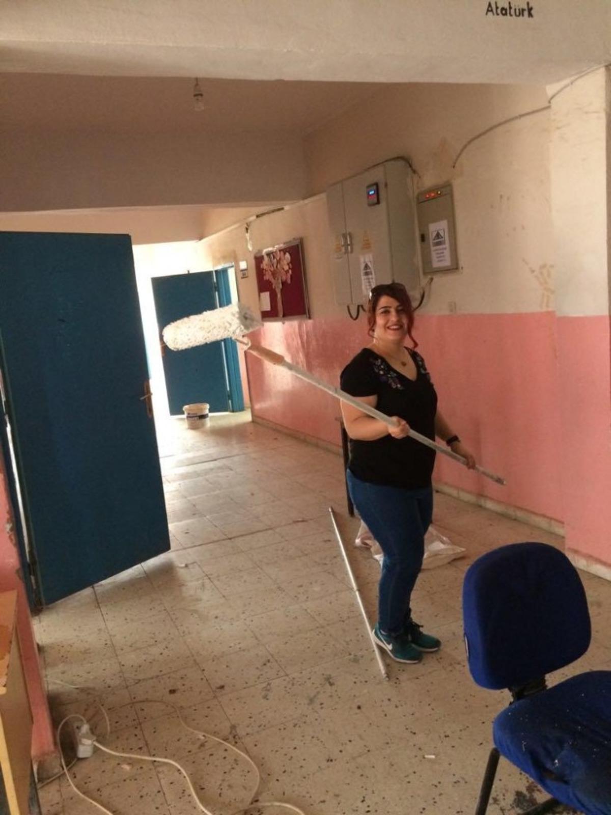 Hilal &ouml;ğretmen k&ouml;y okuluna &rsquo;&Ccedil;alıkuşu&rsquo; oldu