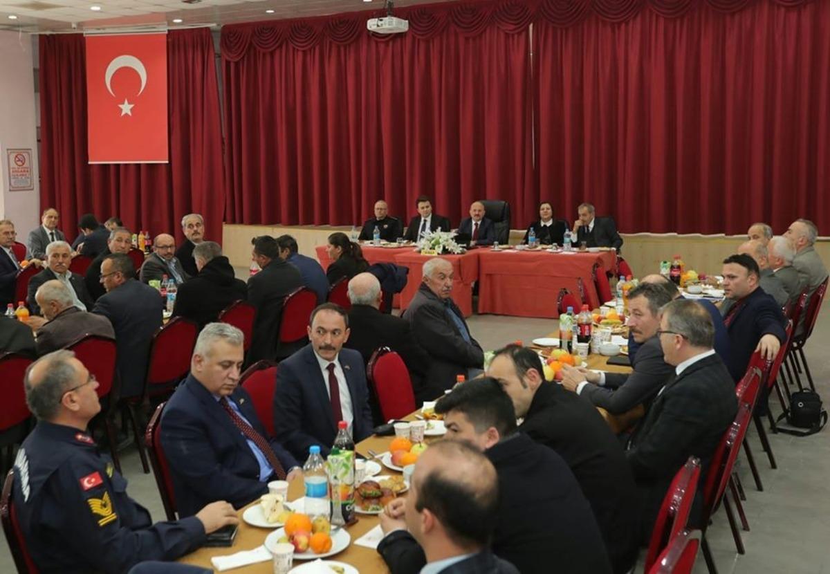 Muhtarlar toplantılarıyla sorunlara yerinde tespit ve &ccedil;&ouml;z&uuml;m