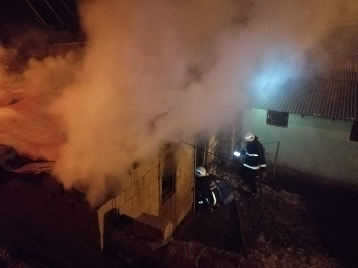 Muradiye&rsquo;de depo yangını