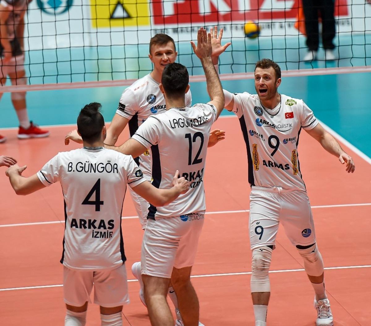 T&uuml;rk takımları, voleybolda Avrupa kupalarında sahaya &ccedil;ıktı