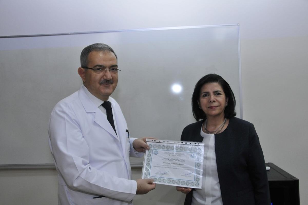 Rekt&ouml;r Şahin, &ouml;ğrencilere mesleki tecr&uuml;belerini anlattı