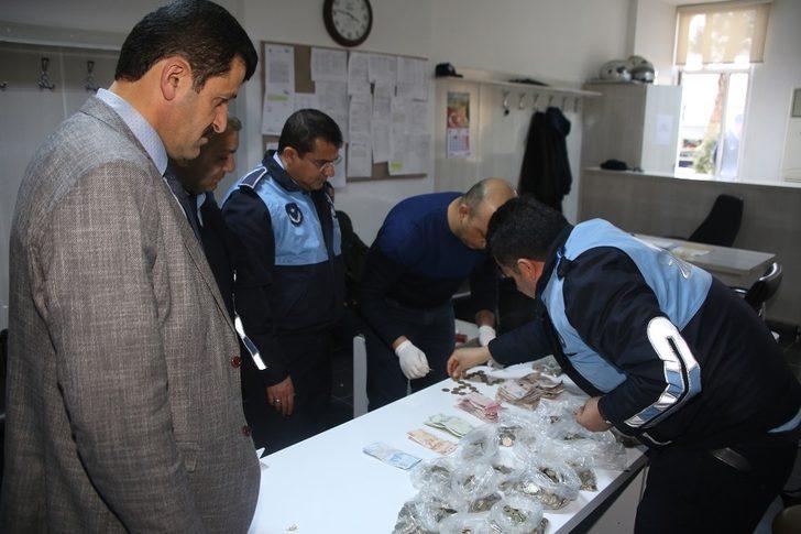 Dilencinin üzerinde 3 bin liranın üzerinde para çıktı G3