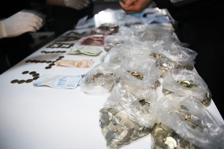 Dilencinin üzerinde 3 bin liranın üzerinde para çıktı G4