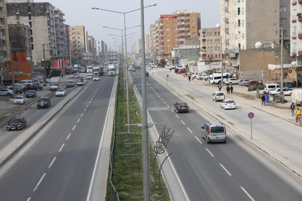 &Ouml;l&uuml;ml&uuml; kazaların yaşandığı &ccedil;evre yolunda &ccedil;itlere zarar veren şahıs kameralara yakalandı