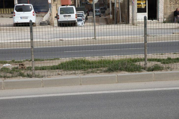 Ölümlü kazaların yaşandığı çevre yolunda çitlere zarar veren şahıs kameralara yakalandı G3