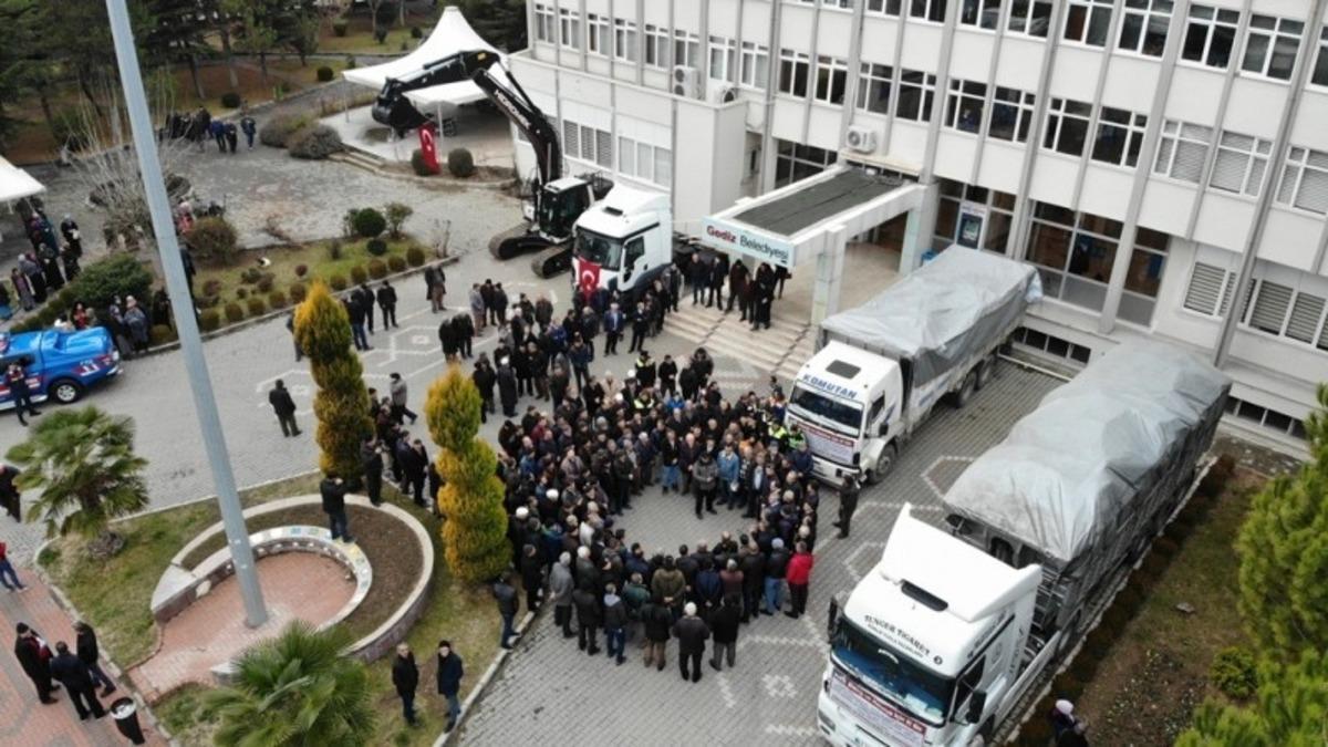 Gediz&rsquo;den yardım tırları dualarla uğurlandı