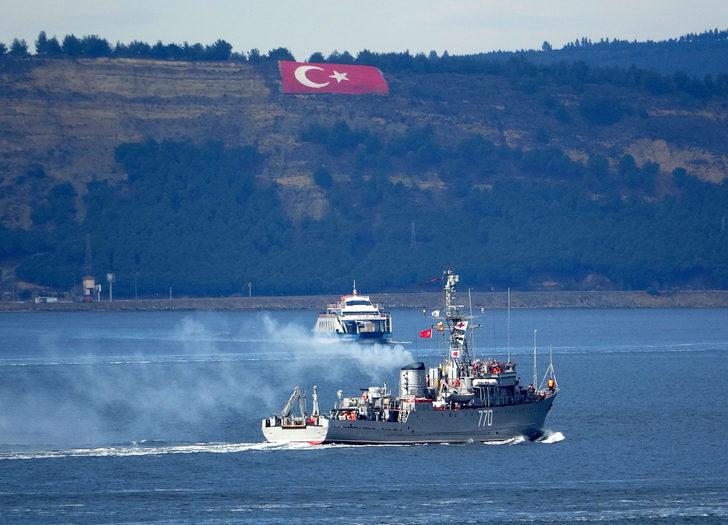 Rus savaş gemisi ve askeri römorkörü Çanakkale Boğazı'ndan geçti G2