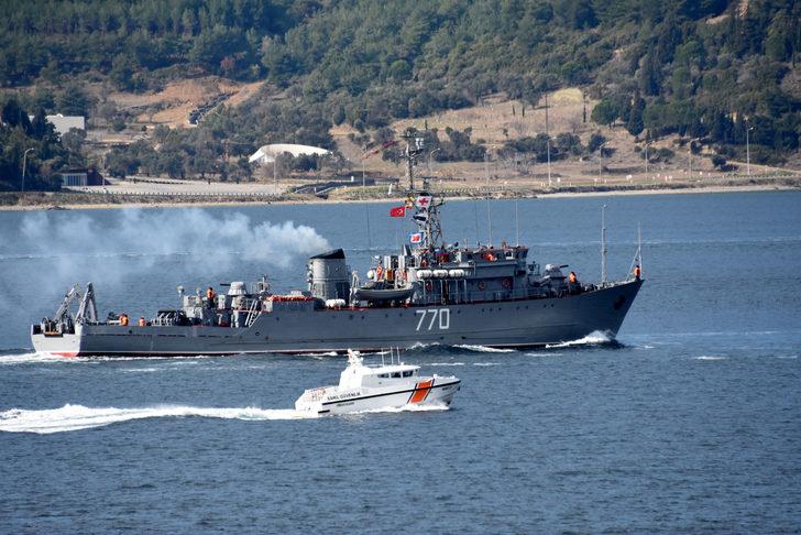 Rus savaş gemisi ve askeri römorkörü Çanakkale Boğazı'ndan geçti G4