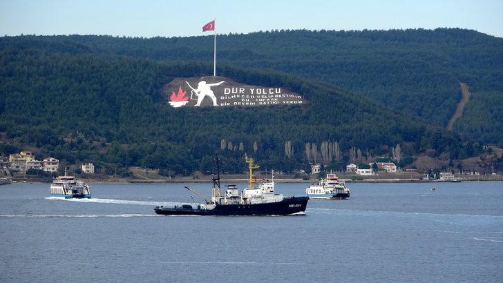 Rus savaş gemisi ve askeri römorkörü Çanakkale Boğazı'ndan geçti G5