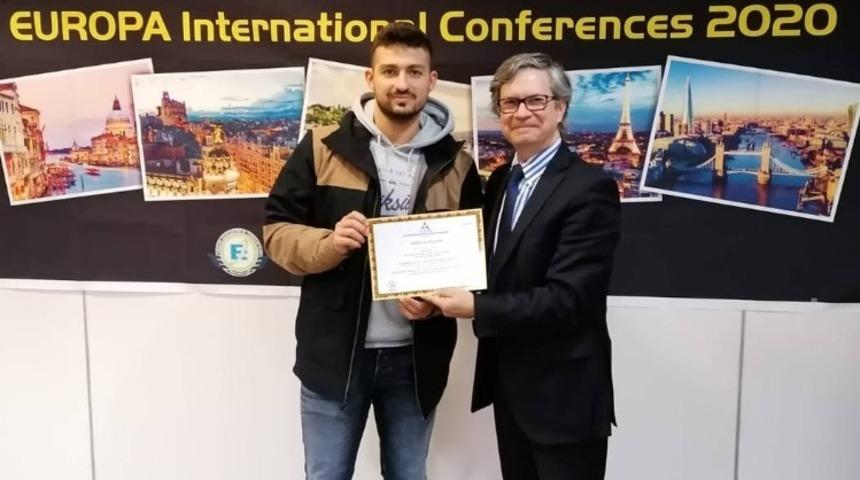 Ayg&uuml;n&rsquo;e &lsquo;&lsquo;En İyi Bilimsel Araştırma&rdquo; &ouml;d&uuml;l&uuml;