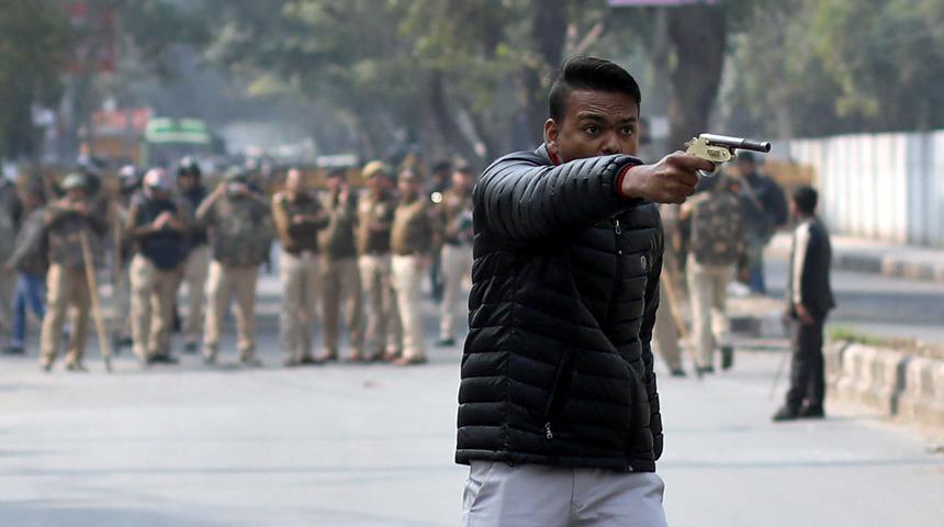 Hindistan'da silahlı saldırı! İşte tam o an...