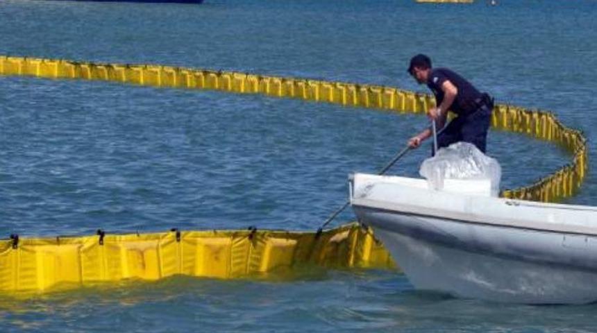 Yunanistan'dan Ege Denizi'ne y&uuml;zen barikat!