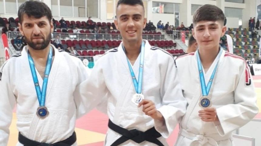 Diyarbakırlı judoculardan &uuml;&ccedil; madalya
