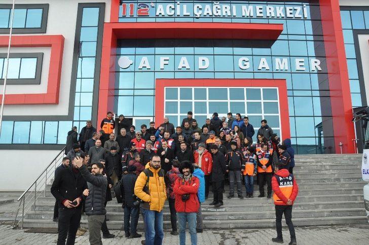 Kars’tan Elazığ’a yardım tırları yola çıktı G3