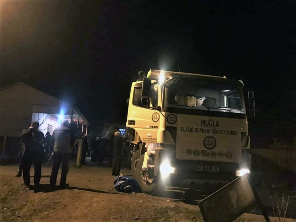 Muğla&rsquo;nın yardım tırları Elazığ&rsquo;a ulaştı