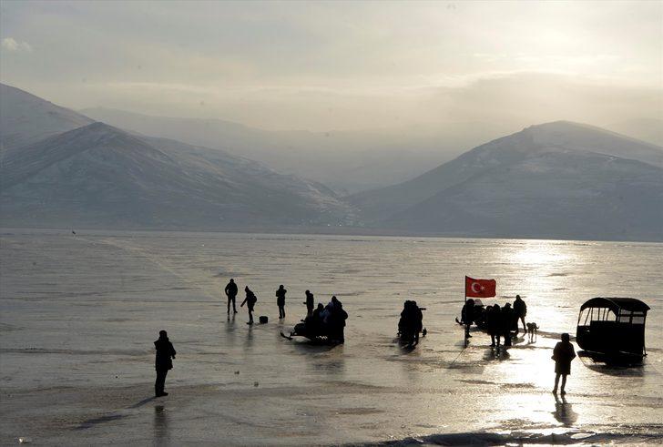 Çıldır Gölü'nde atlı kızak keyfi G1