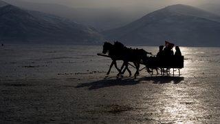 Çıldır Gölü'nde atlı kızak keyfi