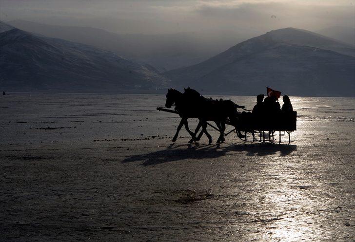 Çıldır Gölü'nde atlı kızak keyfi G2