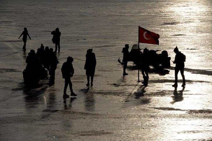 Çıldır Gölü'nde atlı kızak keyfi G4