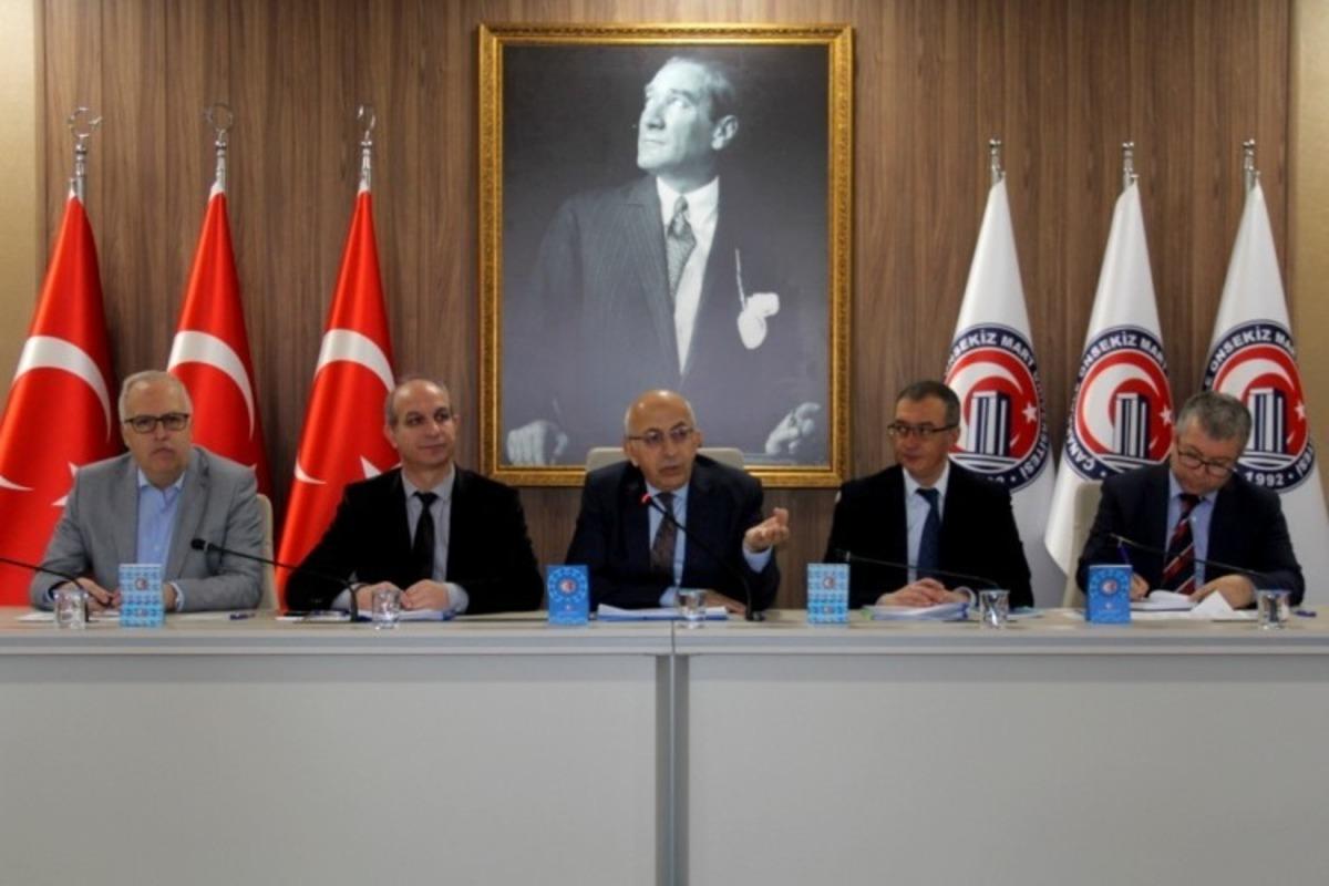 Rekt&ouml;r Murat, &Ccedil;OM&Uuml; araştırma merkezleri m&uuml;d&uuml;rleriyle bir araya geldi