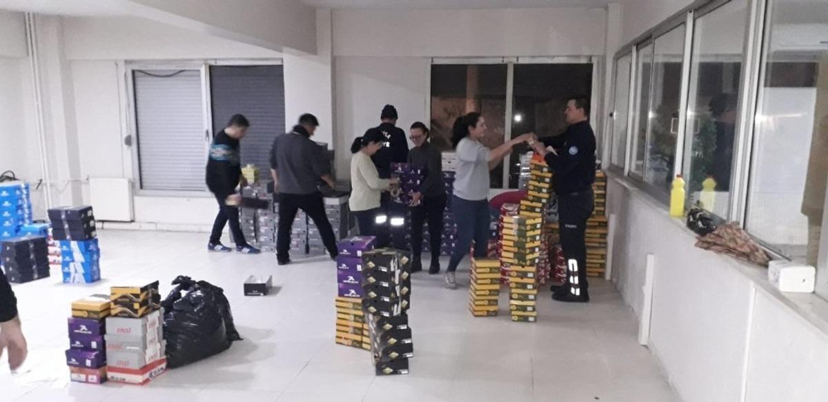 Manisa B&uuml;y&uuml;kşehir&rsquo;in 3 şirketinden depremzedelere bin adet battaniye
