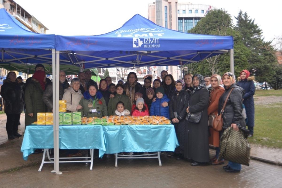 İzmit&rsquo;te gl&uuml;tensiz gıdaların satış noktaları a&ccedil;ıldı