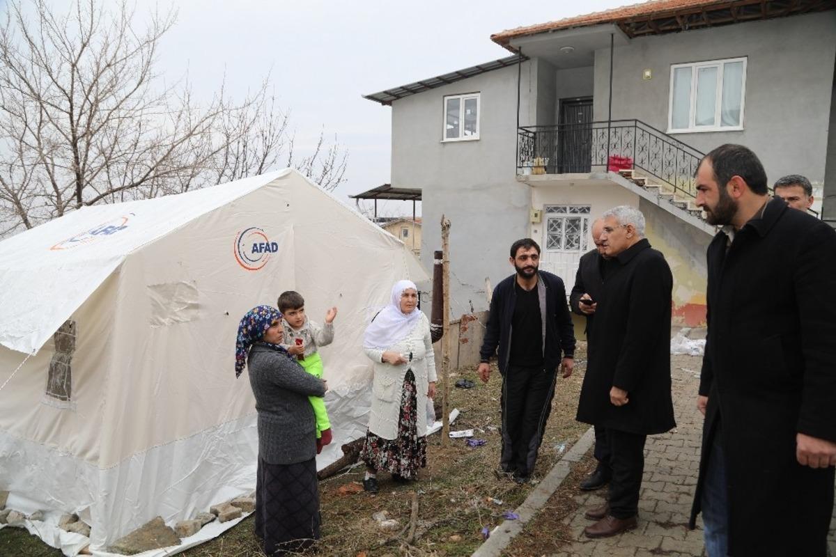 Başkan G&uuml;der, depremzedeleri yalnız bırakmadı