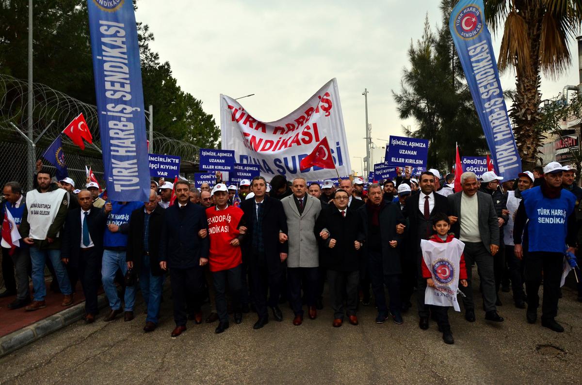 İncirlik&rsquo;te işten &ccedil;ıkarılmalara karşı eylem