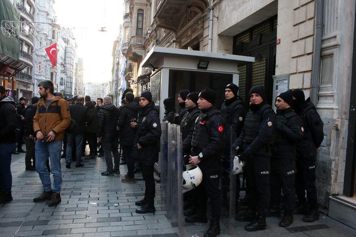 Yunanistan Başkonsolosluğu'na akın ettiler: Azı dişlerini gösterenlerin dişlerini çekeriz G1