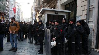 Yunanistan Başkonsolosluğu'na akın ettiler: Azı dişlerini gösterenlerin dişlerini çekeriz