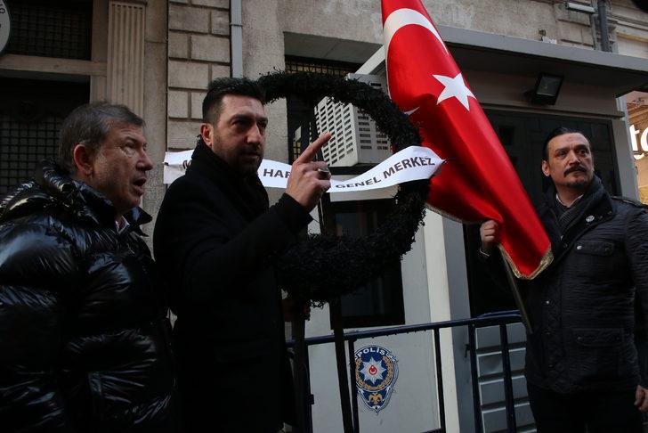 Yunanistan Başkonsolosluğu'na akın ettiler: Azı dişlerini gösterenlerin dişlerini çekeriz G3