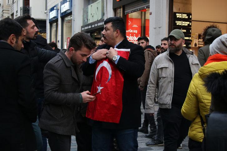 Yunanistan Başkonsolosluğu'na akın ettiler: Azı dişlerini gösterenlerin dişlerini çekeriz G4