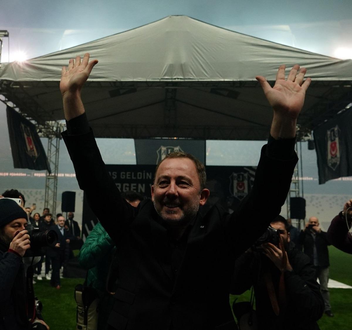 Sergen Yal&ccedil;ın, 20 bin taraftarın &ouml;n&uuml;nde imzayı attı