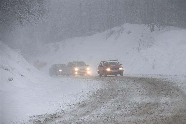 Kütahya'da kar yağışı ve sis ulaşımı olumsuz etkiliyor G2