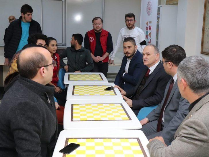 Başkan Faruk Özlü gençlik merkezini ziyaret etti G3