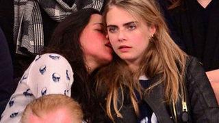 Arabada seviştiler mi?