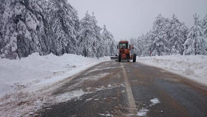 Yoğun kar yağışı, ulaşımda aksamalara neden oluyor G2