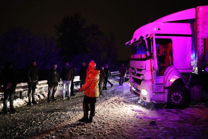 TEM Otoyolu'nda zincirleme kaza: 1 ölü, 20 yaralı G2